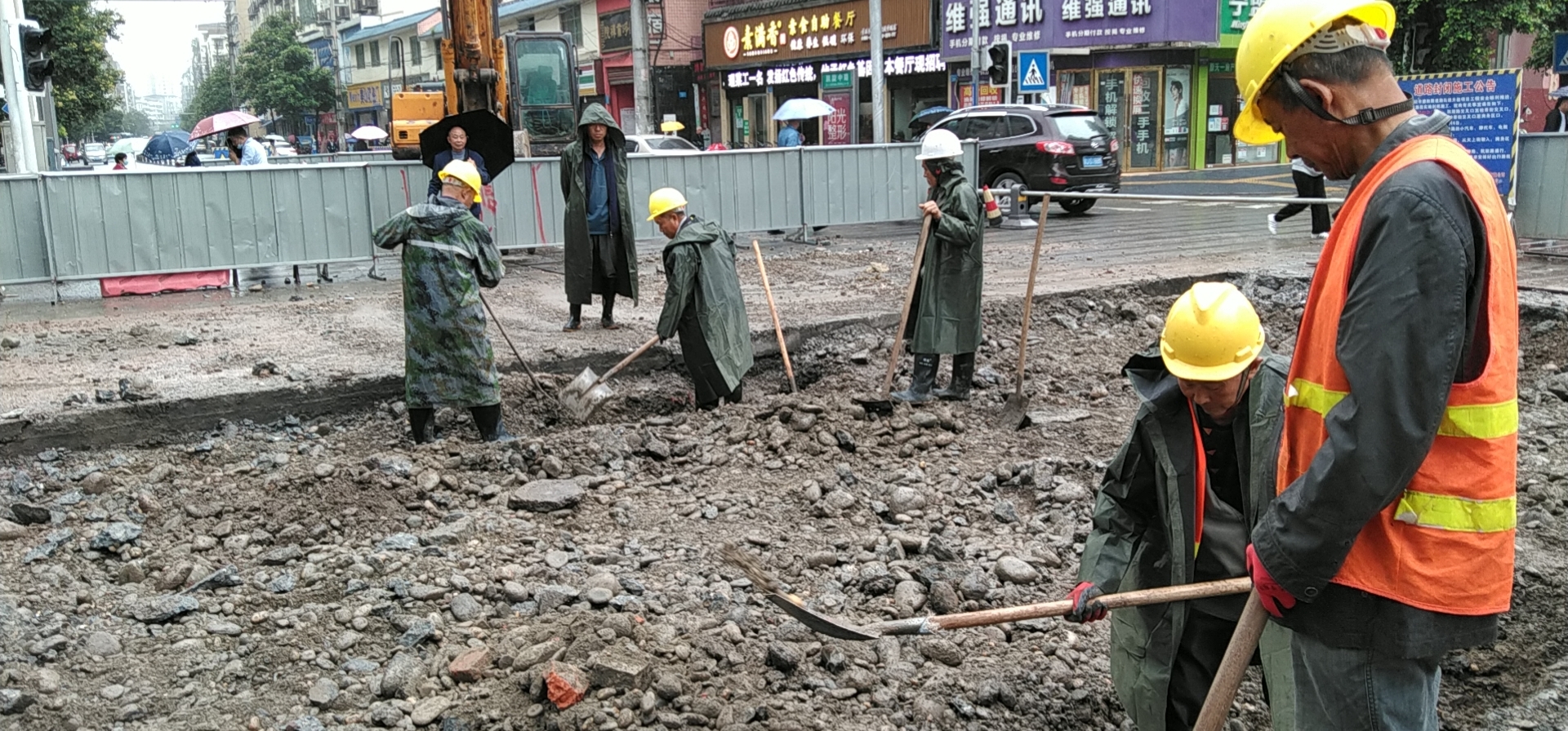 改造中的德胜路.jpg